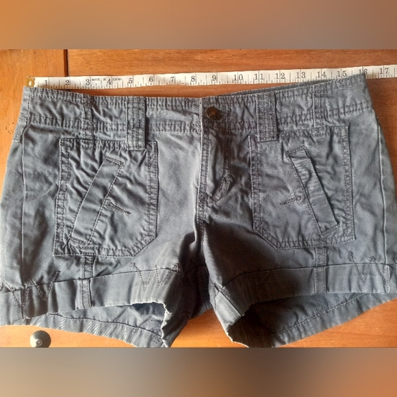 RARE Jimmy'z Shorts - Picture 3 of 5